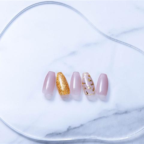 ピンク×王冠のネイル