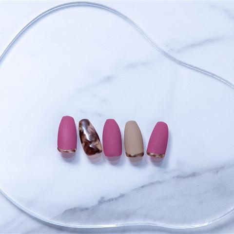 カフェラテニュアンスのネイル