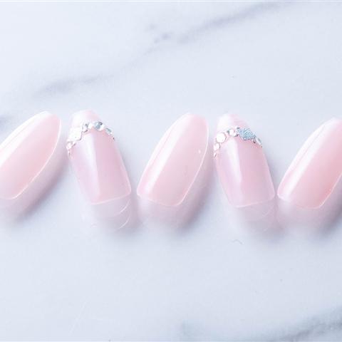 ピンク×ストーンのネイル